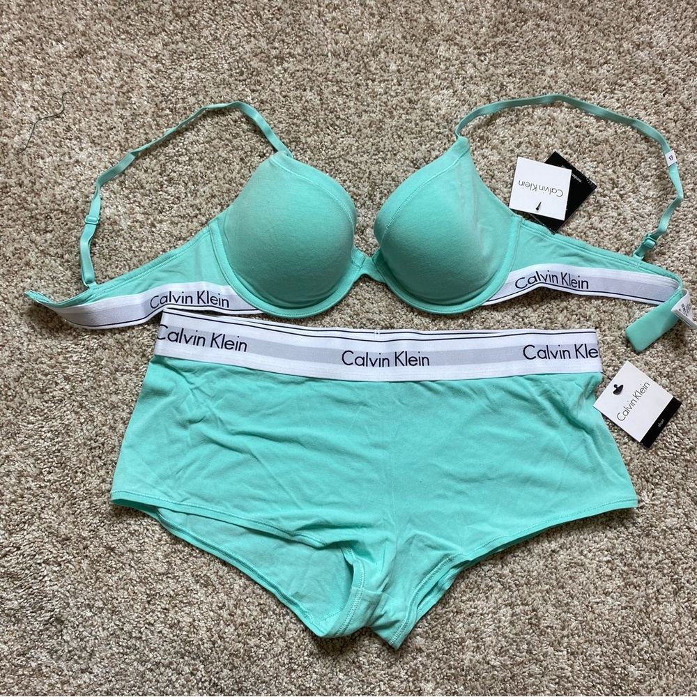 Calvin Klein Matching Bra Underwear Set NWT. 34B Medium